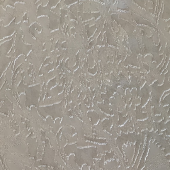 Gorgeous Loft off white shirt - Picture 9 of 9